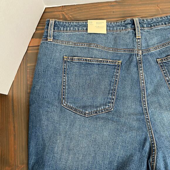 Universal Thread Medium Wash Distressed Cut Off Boyfriend Denim Shorts NWT 22W - Picture 8 of 13